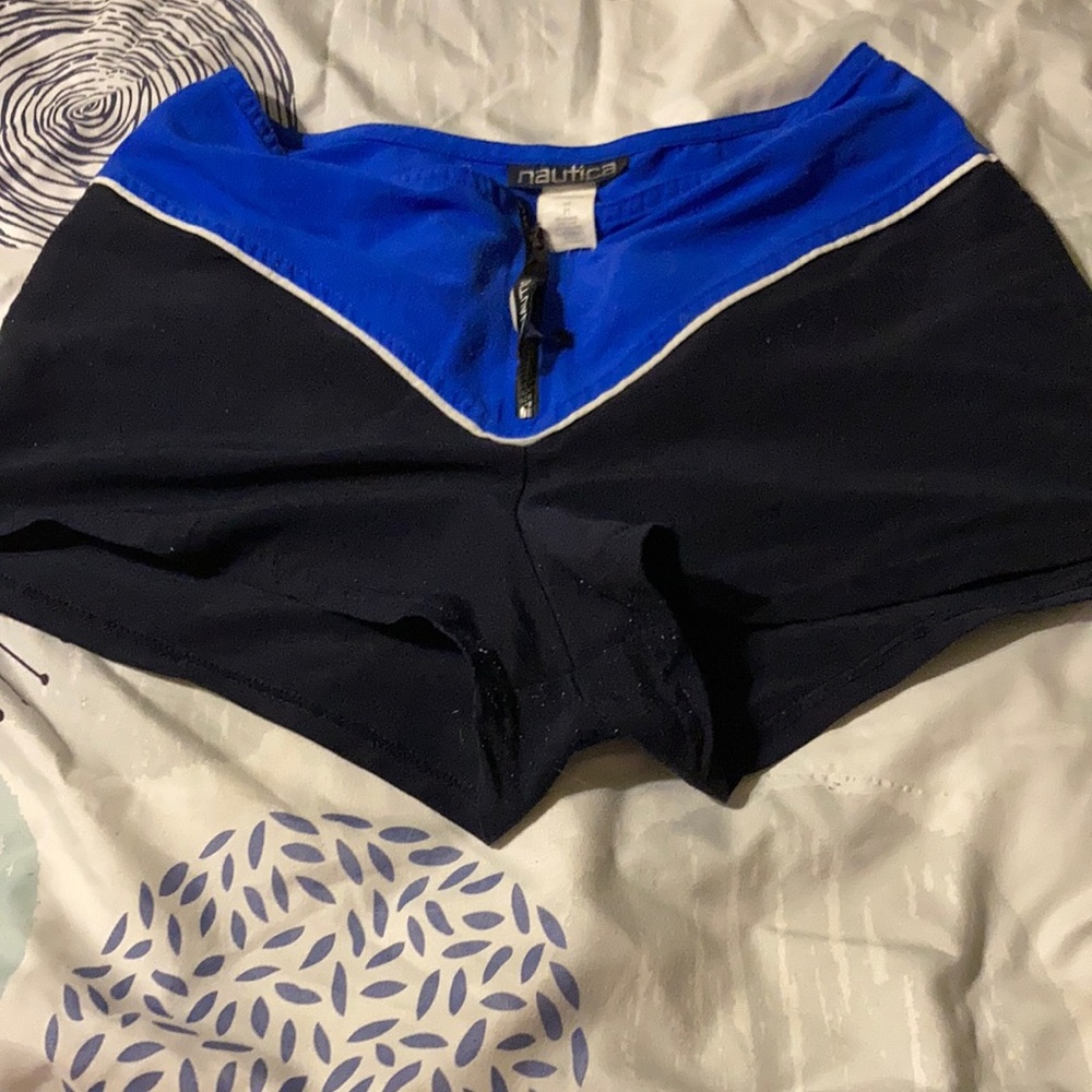 Women’s M Nautica zip shorts in good shape!